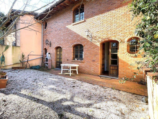 Rustic for sale in Camaiore