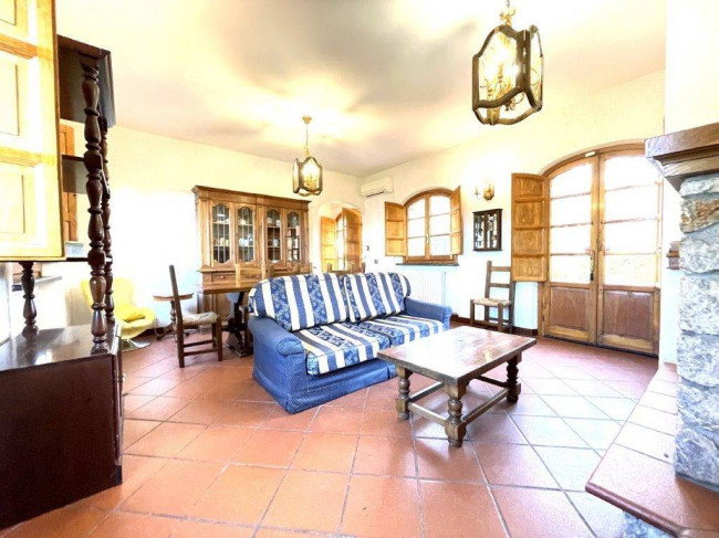 Rustic for sale in Camaiore