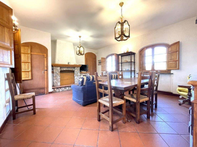 Rustic for sale in Camaiore
