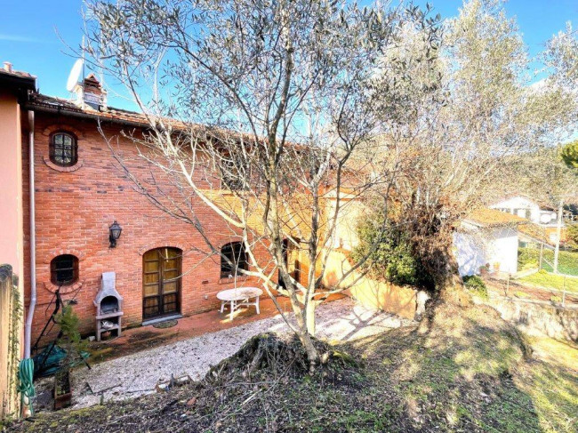 Rustic for sale in Camaiore