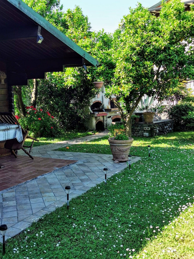 Semi-detached house for sale in Montignoso
