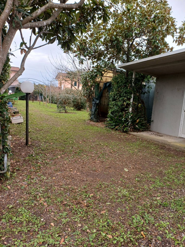 Villa bifamiliare (singola unita') in vendita a Camaiore
