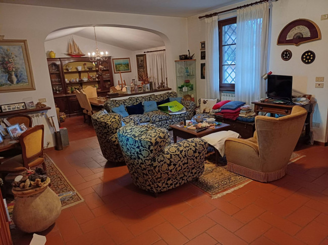Villa bifamiliare (singola unita') in vendita a Camaiore