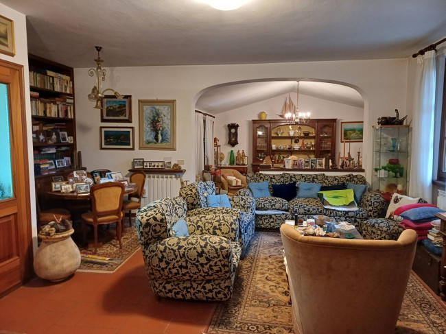 Villa bifamiliare (singola unita') in vendita a Camaiore