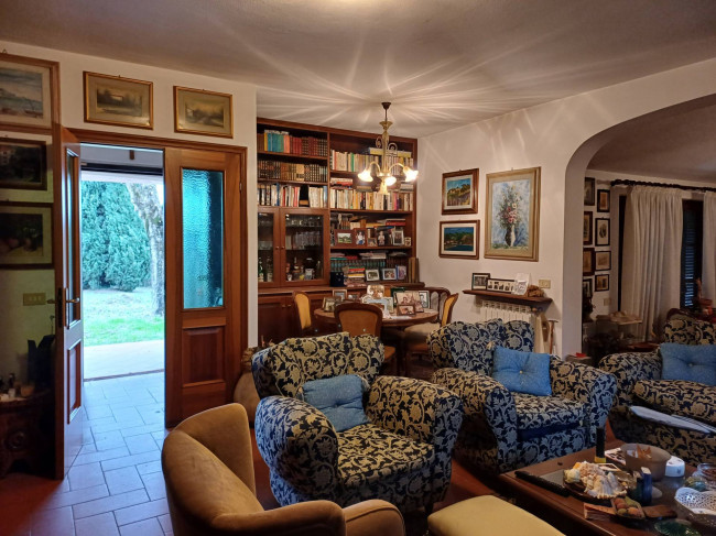 Villa bifamiliare (singola unita') in vendita a Camaiore