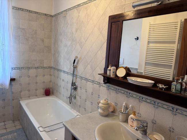 Villa bifamiliare (singola unita') in vendita a Camaiore