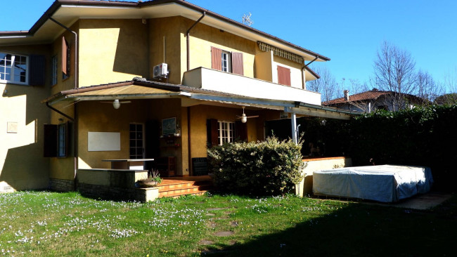 Villa bifamiliare (singola unita') in vendita a Forte dei Marmi