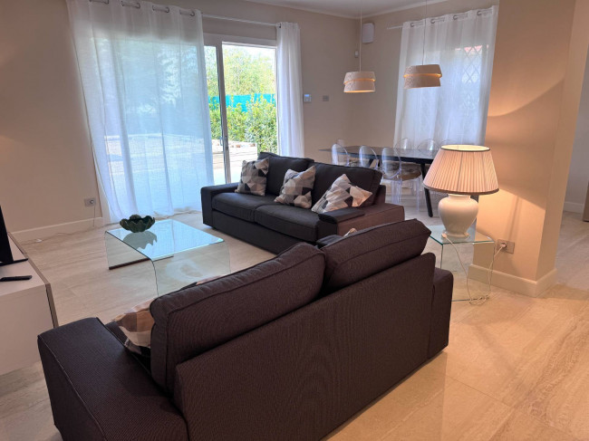 Small villa for seasonal rent in Forte dei Marmi
