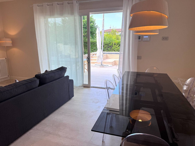 Small villa for seasonal rent in Forte dei Marmi