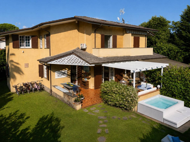  for sale in Forte dei Marmi