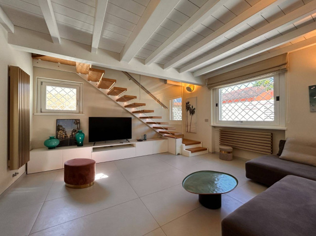 Villa bifamiliare (singola unita') in vendita a Forte dei Marmi