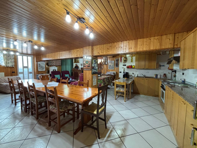 Appartamento con ingresso indipendente in vendita a Teramo