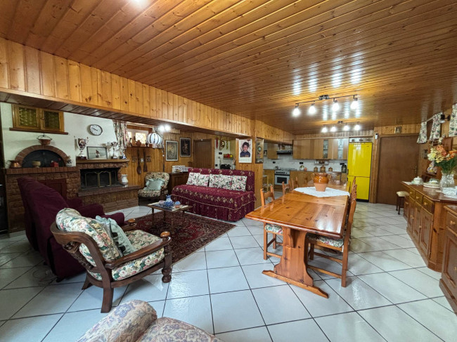 Appartamento con ingresso indipendente in vendita a Teramo