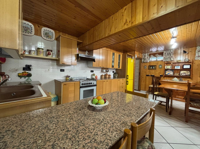 Appartamento con ingresso indipendente in vendita a Teramo