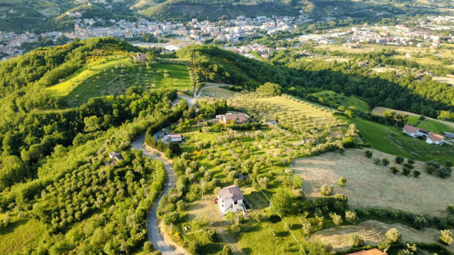 Casa singola in vendita a Montorio al Vomano