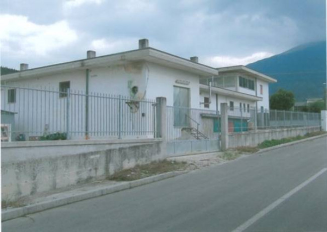 Capannone in vendita a Civitella del Tronto