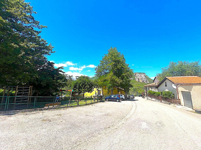 Casa singola in vendita a Pietracamela