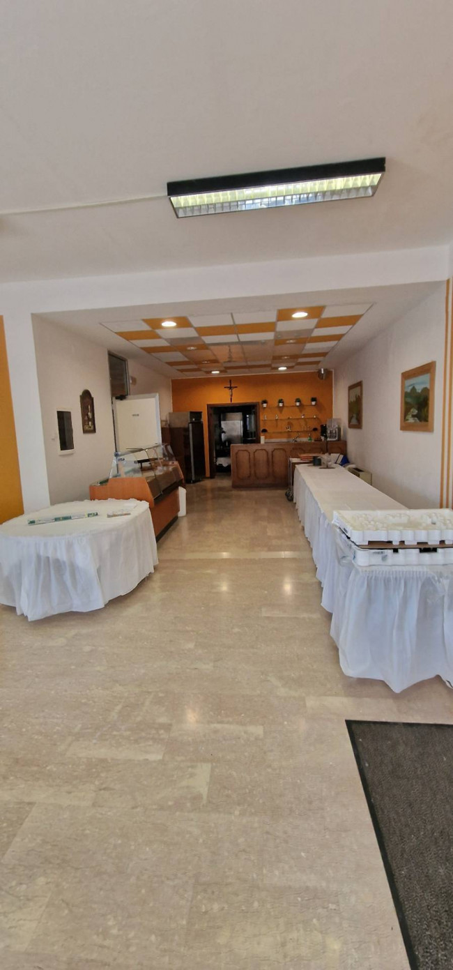 Locale commerciale in vendita a Campli