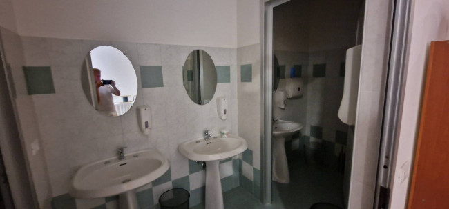 Locale commerciale in vendita a Campli