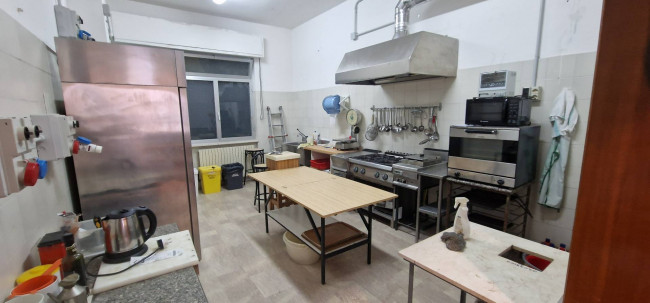Locale commerciale in vendita a Campli