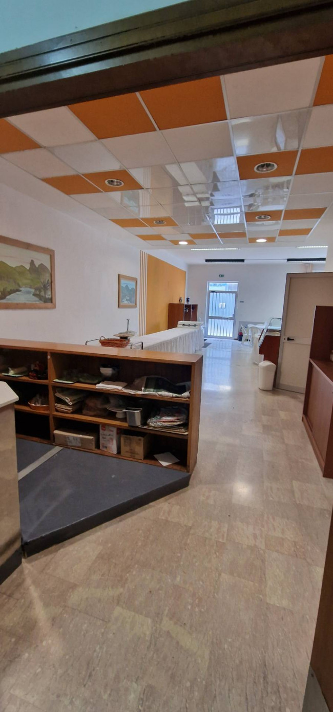 Locale commerciale in vendita a Campli