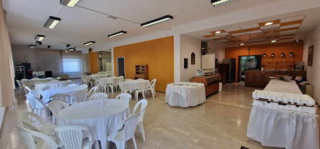 Locale commerciale in vendita a Campli