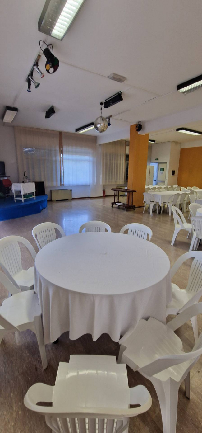 Locale commerciale in vendita a Campli