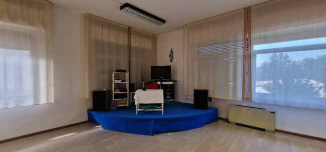 Locale commerciale in vendita a Campli