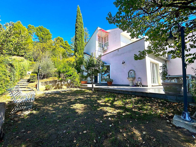 Villa con terrazzo e giardino in vendita a Teramo
