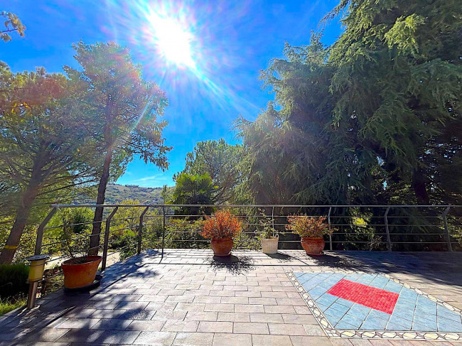 Villa con terrazzo e giardino in vendita a Teramo