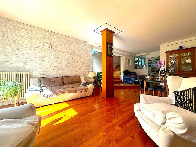 Villa con terrazzo e giardino in vendita a Teramo