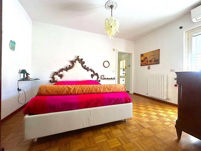 Villa con terrazzo e giardino in vendita a Teramo