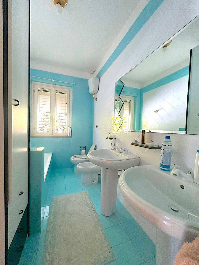 Villa con terrazzo e giardino in vendita a Teramo