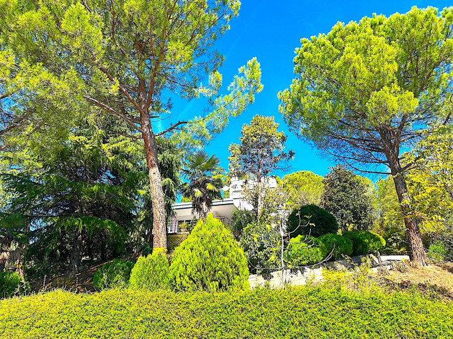Villa con terrazzo e giardino in vendita a Teramo