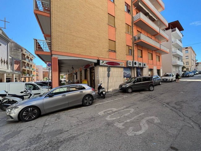 Locale commerciale in vendita a Teramo