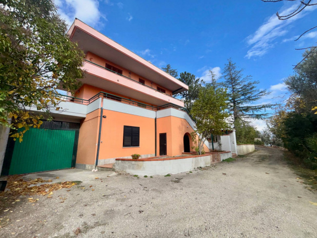 Villa in vendita a Teramo