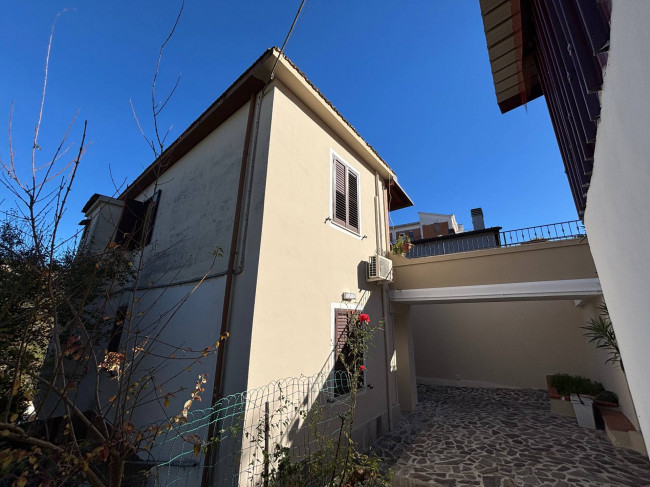 Appartamento con ingresso indipendente in vendita a Teramo