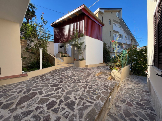 Appartamento con ingresso indipendente in vendita a Teramo