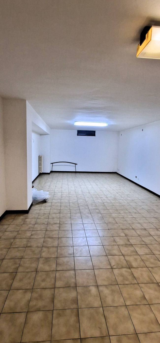 Locale commerciale in vendita a Teramo