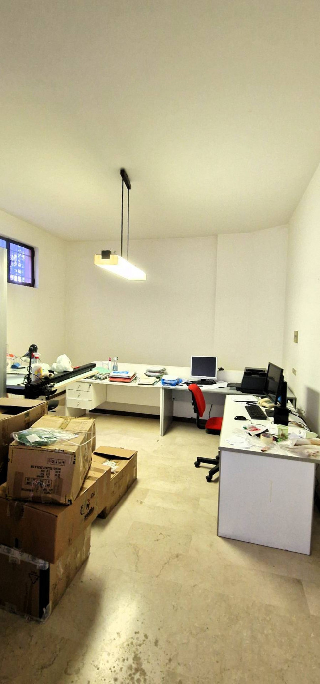 Locale commerciale in vendita a Teramo