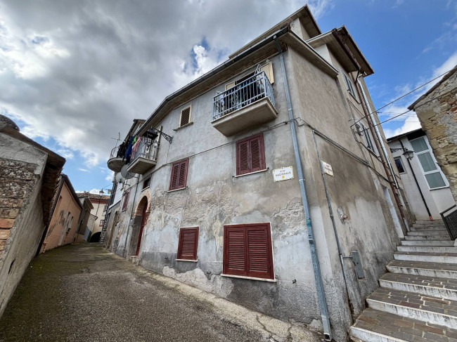 Appartamento con ingresso indipendente in vendita a Teramo