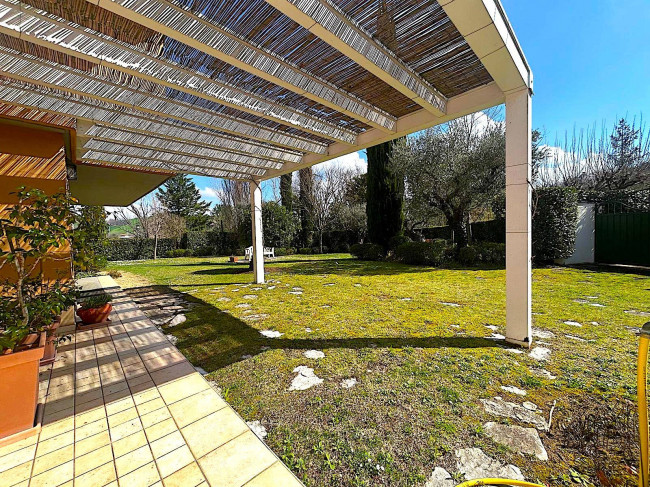 Villa con terrazzo e giardino in vendita a Teramo