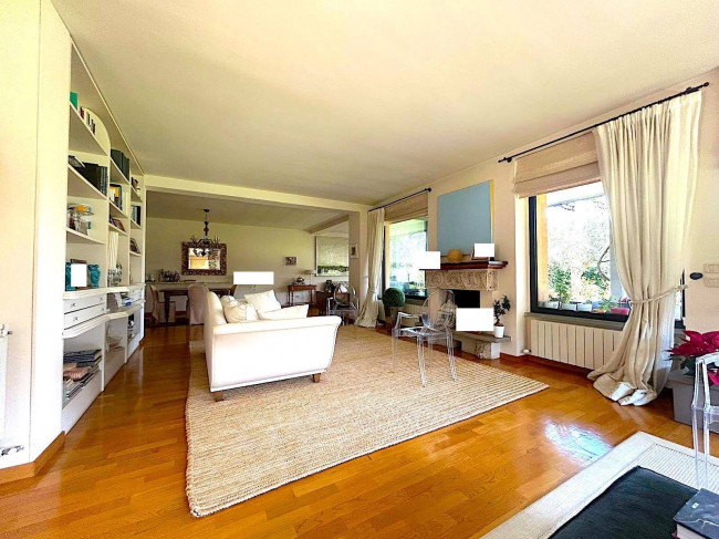 Villa con terrazzo e giardino in vendita a Teramo