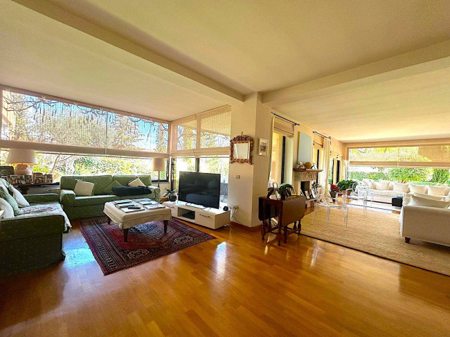 Villa con terrazzo e giardino in vendita a Teramo