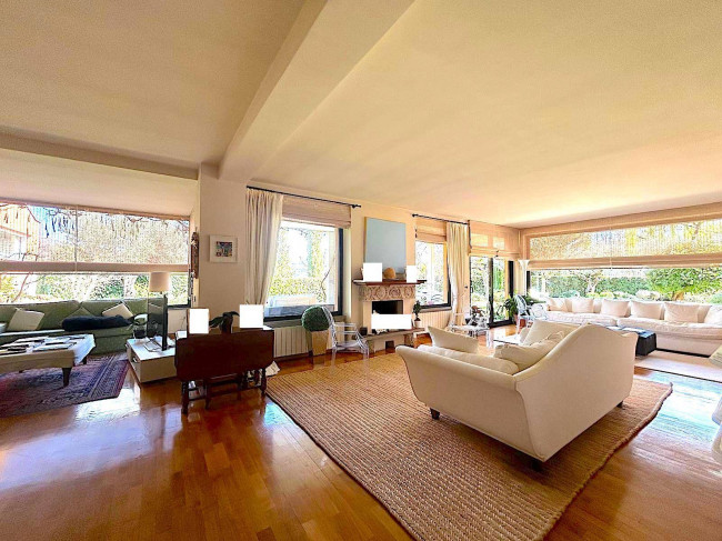 Villa con terrazzo e giardino in vendita a Teramo