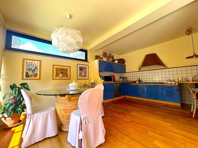 Villa con terrazzo e giardino in vendita a Teramo