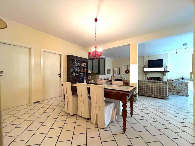 Villa con terrazzo e giardino in vendita a Teramo