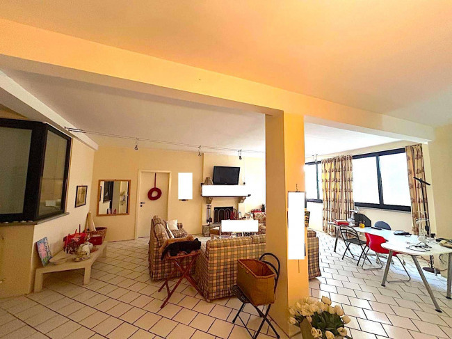 Villa con terrazzo e giardino in vendita a Teramo