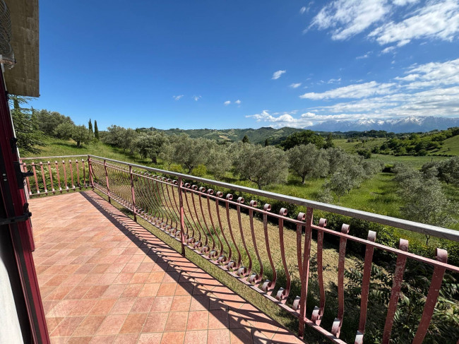 Casa singola in vendita a Torricella Sicura