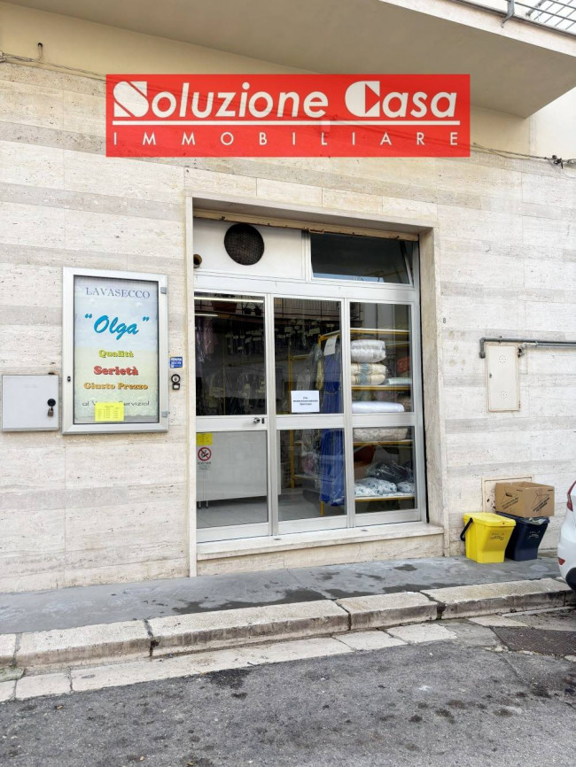 Attività commerciale in Vendita a Canosa di Puglia